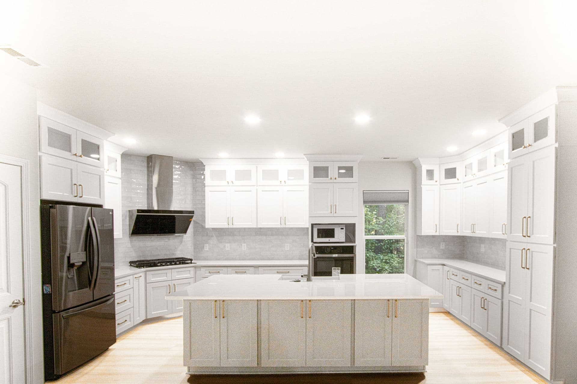 A kitchen after remodeling.